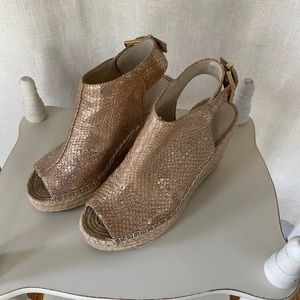 Kenneth Cole Size 7 Rose Gold Leather Wedges